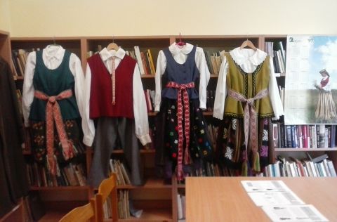 Skriaudžių bibliotekoje vyko popietė „Tautinio drabužio supratimas šiandien“, skirta Tautinio kostiumo metams paminėti (1)